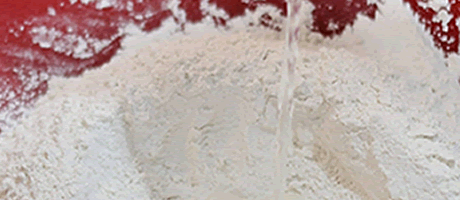 冷たい水にも溶ける高分散性タンパク粉末